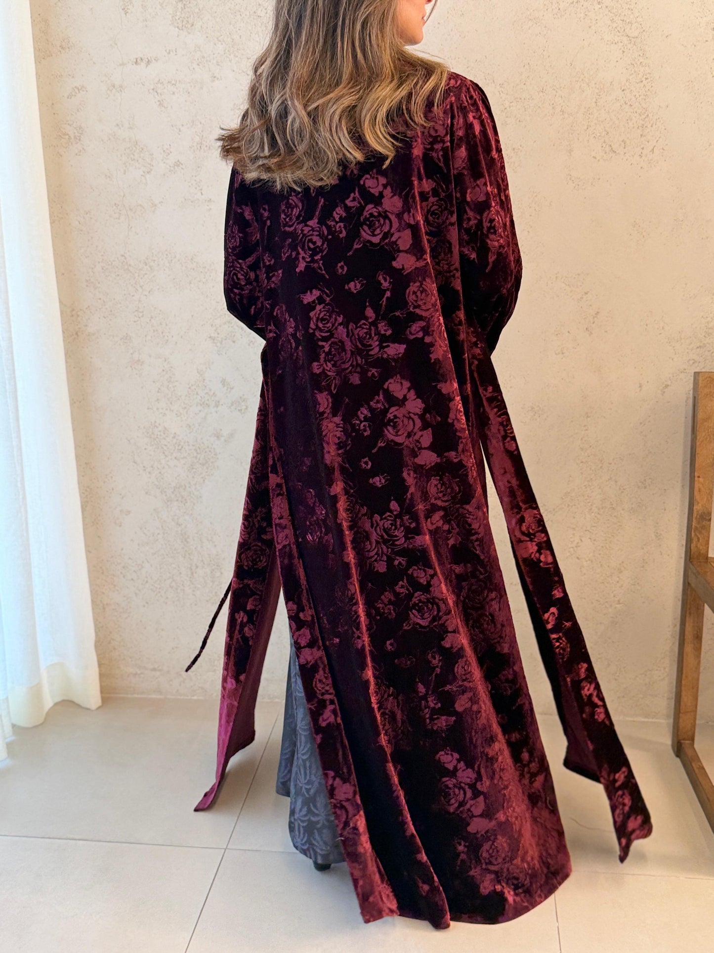 velvet bisht (burgundy) with out dress