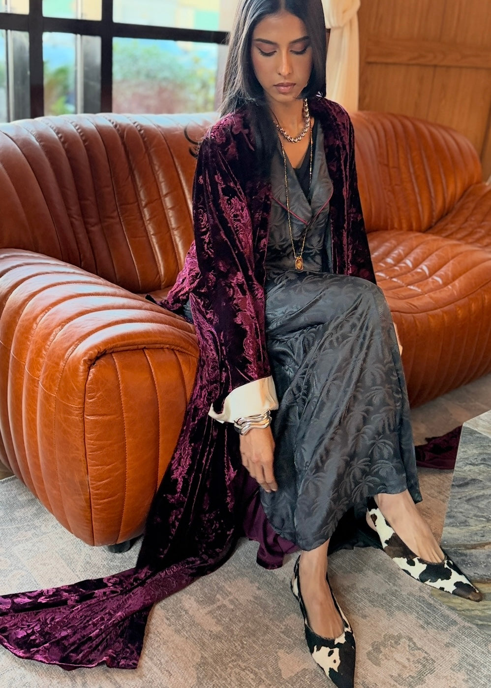 velvet bisht (burgundy) with out dress