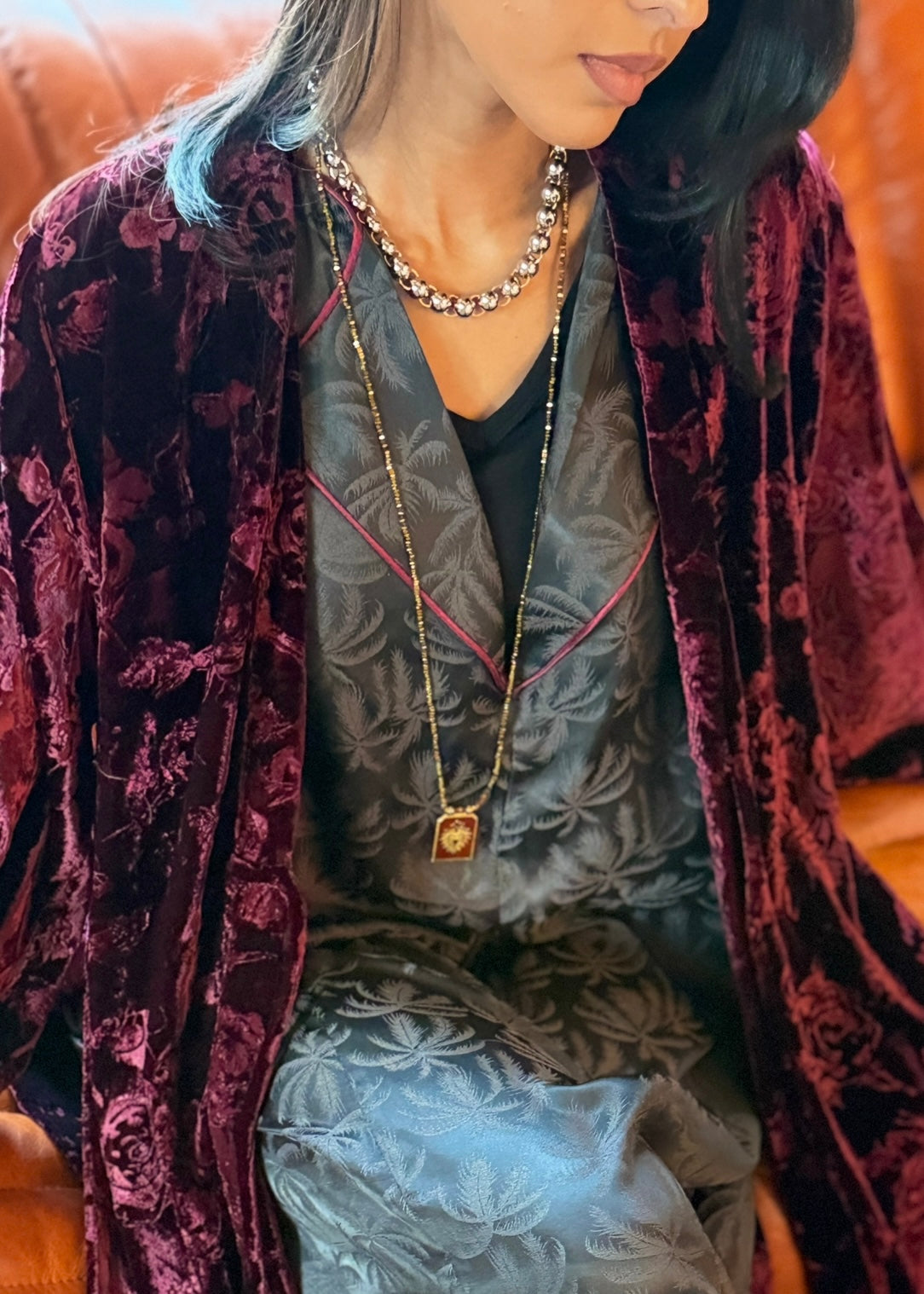 velvet bisht (burgundy) with out dress